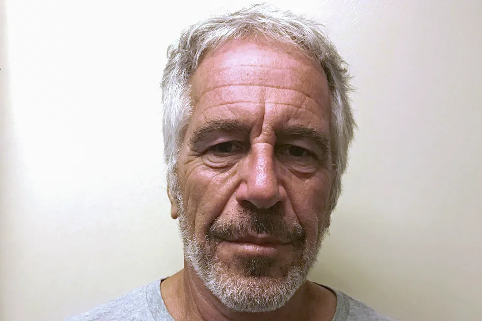 Divulgado vídeo que Epstein gravou às escondidas quando estava detido