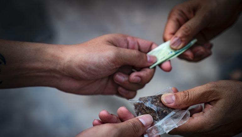 Quatro pessoas são presas e adolescentes são apreendidos em operação contra o tráfico de drogas no sudoeste da Bahia
