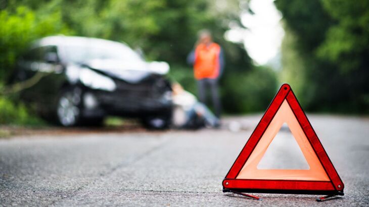 Morre quarta vítima de batida entre carros e carreta em rodovia no extremo sul da Bahia