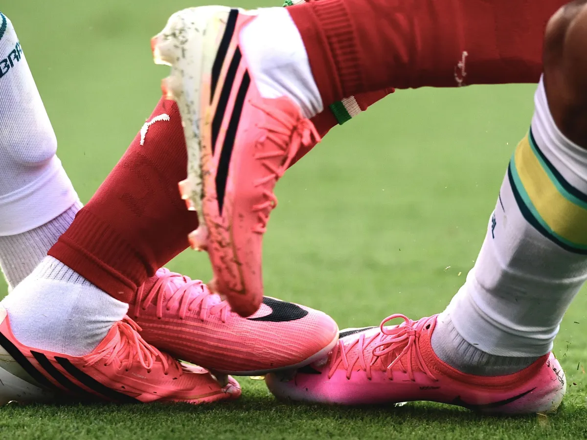 Chuteira rosa domina a Copa e vira fenômeno de marketing esportivo mundial