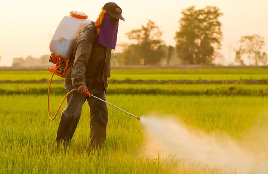 Agrotóxico proibido na Europa avança no Brasil e já está ligado a 40 mortes
