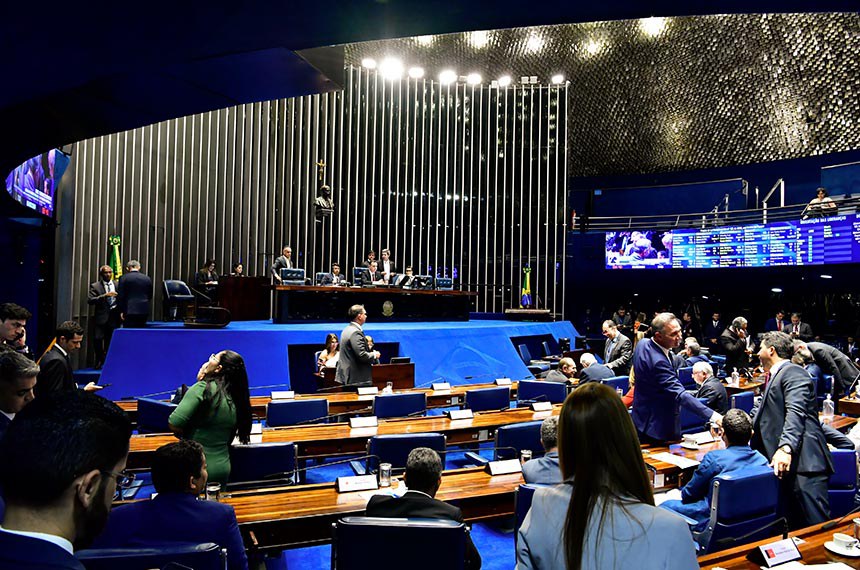 Projeto aprovado às pressas no Senado pode gerar conta bilionária na energia elétrica